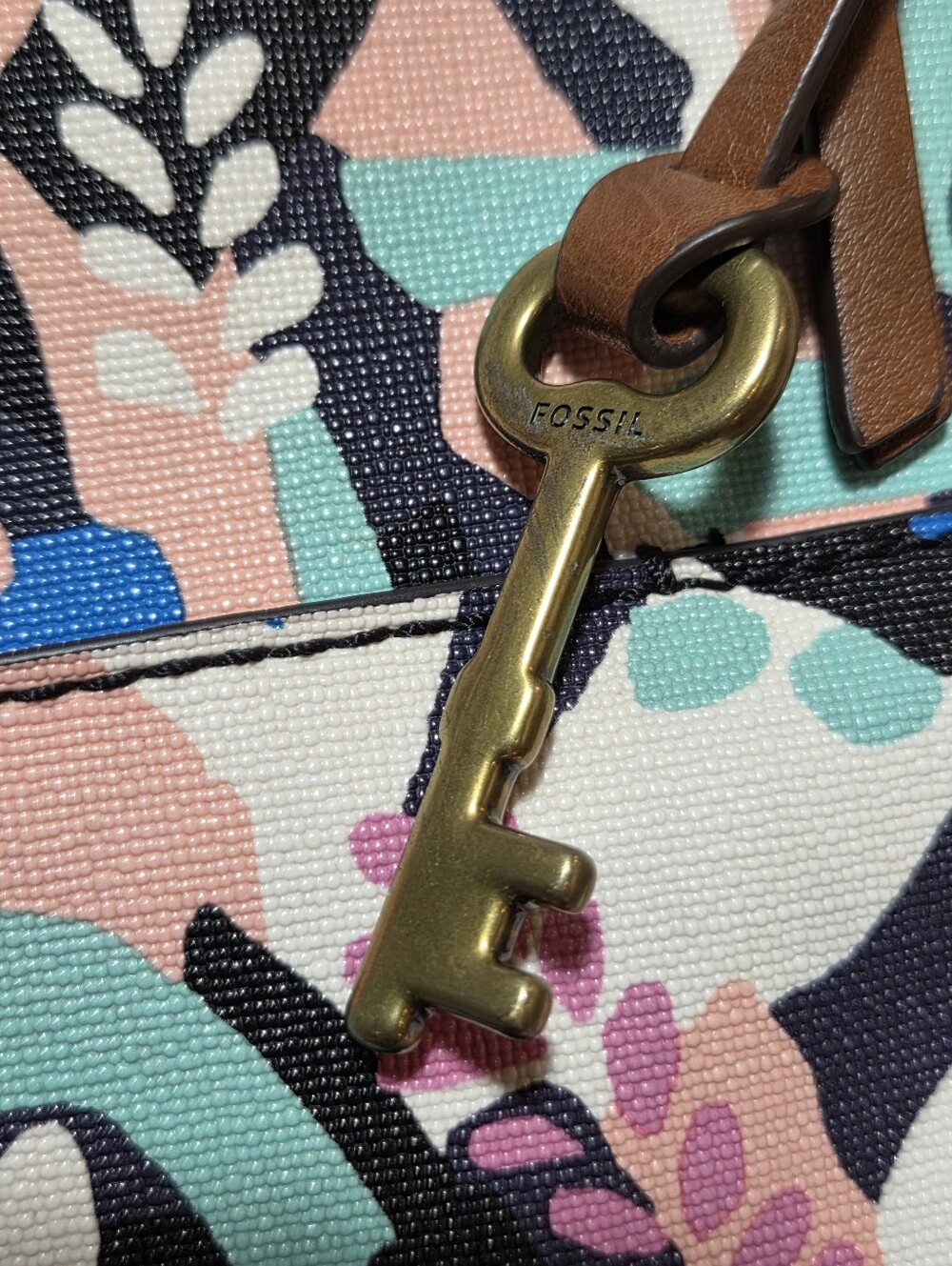 Fossil Fiona Small Crossbody Bag In Black Floral Print With Key! EUC - Picture 5 of 14